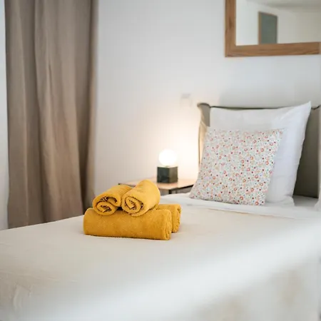 Carla, Charming Duplex In The Heart Of The Center, Ac *