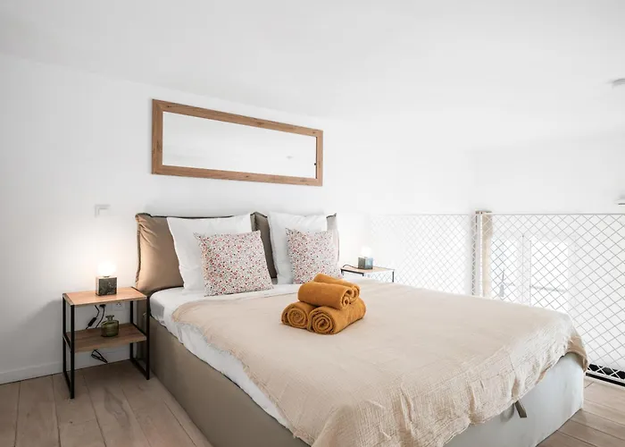 아파트 Carla, Charming Duplex In The Heart Of The Center, Ac