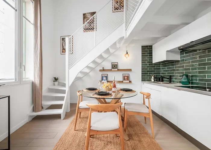 아파트 Carla, Charming Duplex In The Heart Of The Center, Ac 멍똥